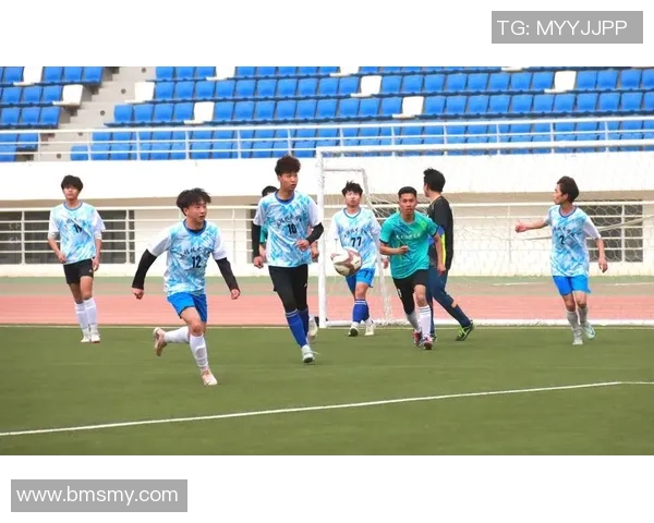 在绿茵场上追逐梦想的青春岁月与爱情交织的足球故事